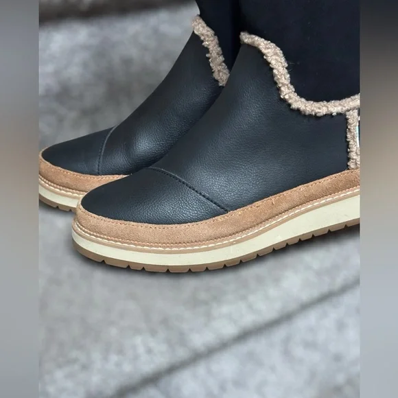TOMS Makenna Black Leather Mid-Cath Shearling Boots Women’s 6 Style #10014172 - Picture 14 of 16
